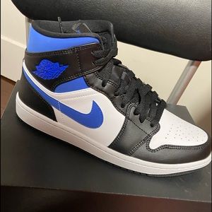 Jordan 1 Mid brand new size 9